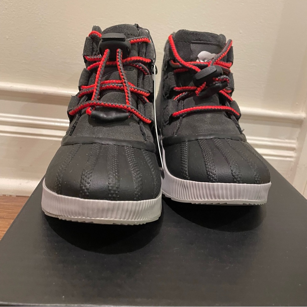 NWT Boys Sorel Out N About Boots